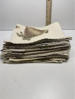 Set of 8 Garden Theme Cloth Napkins Bee Hive Leaf Print Rustic 16x16